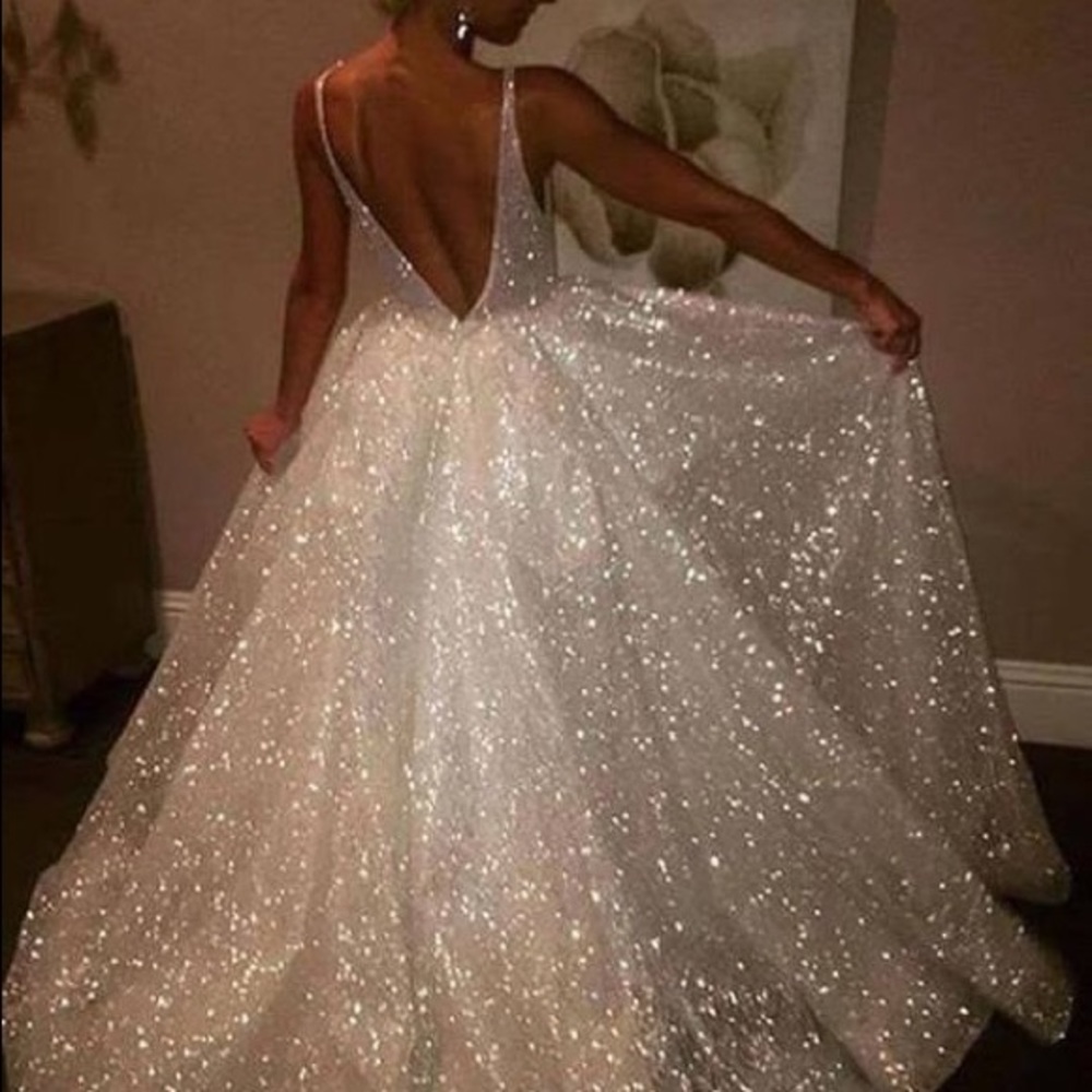 ISO PROM DRESSES‼️😍 - Picture 6 of 8